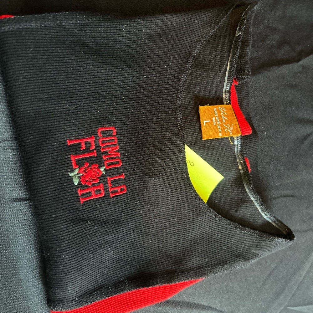 Red and Black Sleeveless Top - Picture 5 of 5